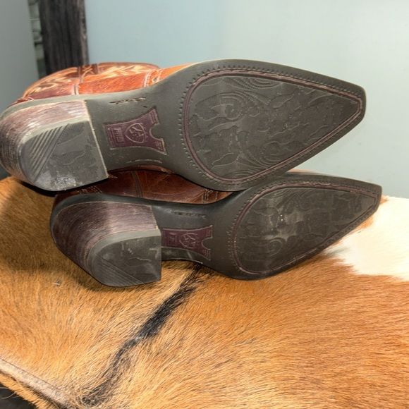 Ariat 6.5 cognac color women’s western boots - Picture 6 of 9